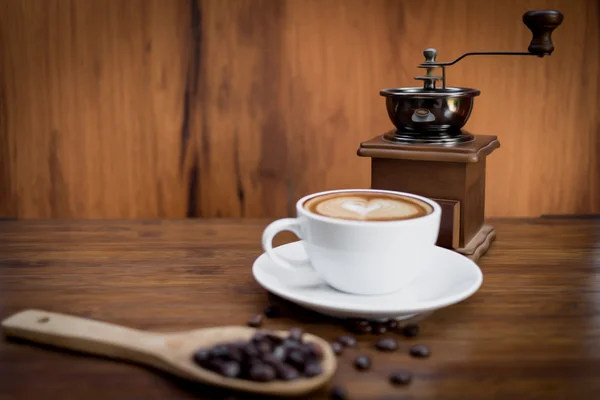 Filiżankę kawy, młynek do kawy a kawa — Zdjęcie stockowe