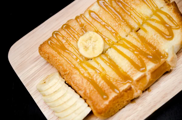 Toast mit Karamell und Bananen — Stockfoto
