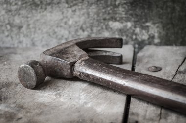 Eski çekici ile natürmort