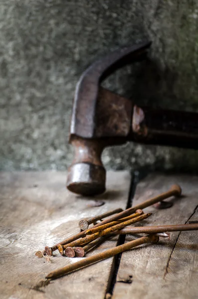 Ferramentas de construção, Martelo e unhas — Fotografia de Stock