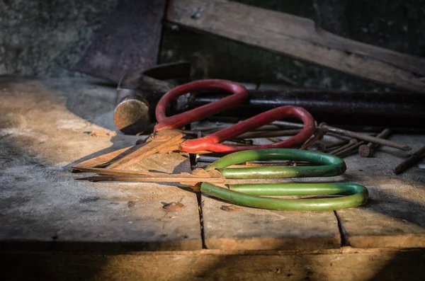 Nature morte avec de vieux outils rouillés — Photo