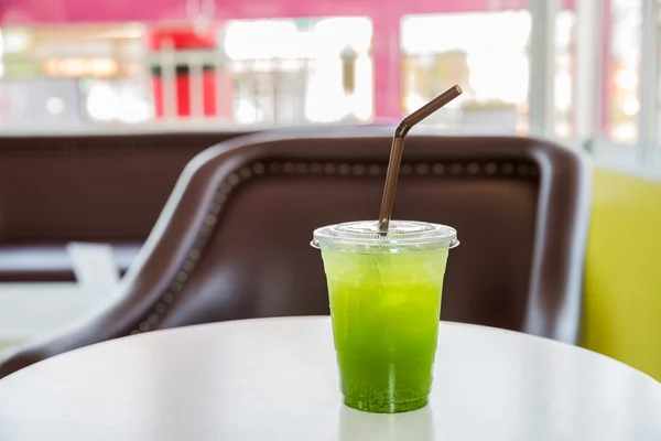 Buzlu kivi suyu ev almak