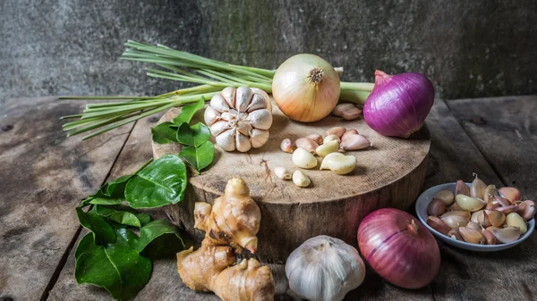 Tom yum öğeler için yiyeceklerin sebze