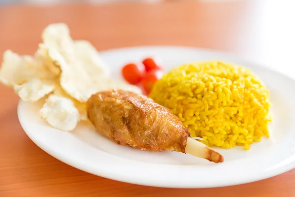 Arroz con cúrcuma, comida indonesia — Foto de Stock