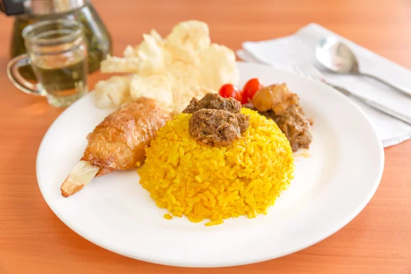 Kurkuma-Reis, indonesisches Essen — Stockfoto