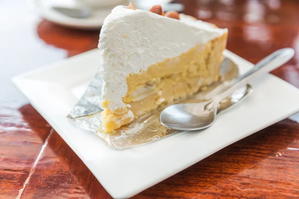 Coconut cake with cream — Stock Photo, Image