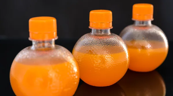 Succo d'arancia in bottiglie — Foto Stock