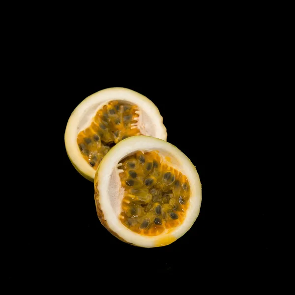 Halves of Passion fruit — Stock Photo, Image