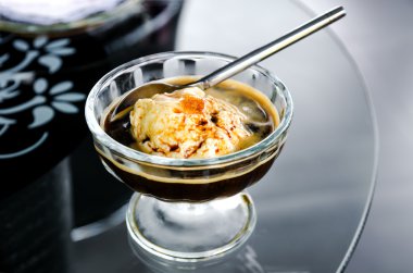Affogato fincan dondurma ile
