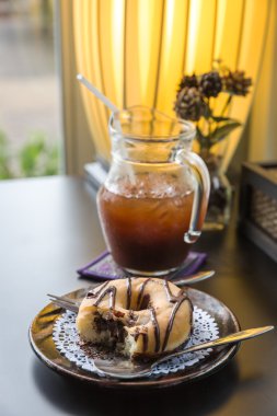 Çörek sır ve buzlu kahve