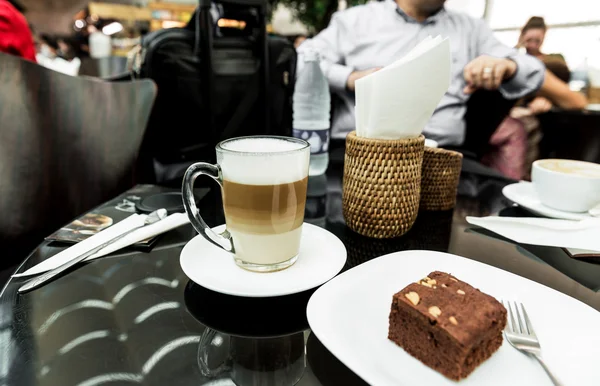Caffè caffelatte con brownies al cioccolato — Foto Stock