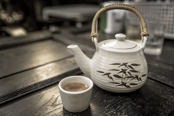 Conjunto de té chino en la mesa —  Fotos de Stock