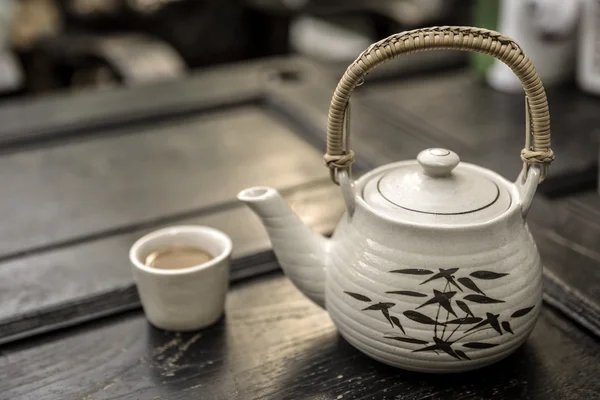 Набор китайского чая на столе — стоковое фото