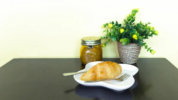 Coffee break with french croissant — Φωτογραφία Αρχείου