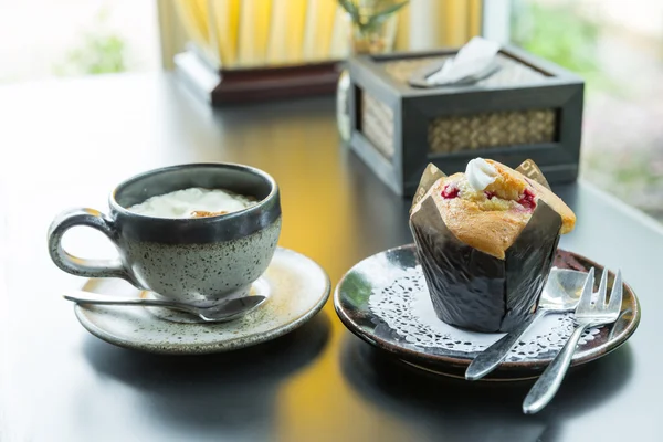 Espresso coffee with blueberry muffin — Stock Photo, Image