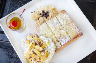toasted bread with ice cream 