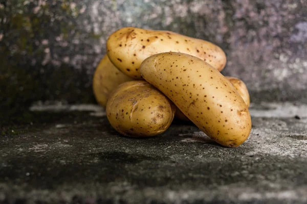 Bouquet de jeunes pommes de terre — Photo