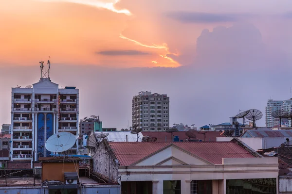 Solnedgång i Yangon city — Stockfoto