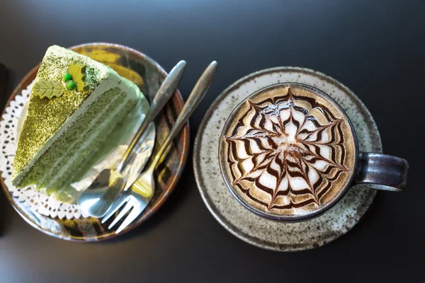 Coffee and green tea cake — Stock Photo, Image