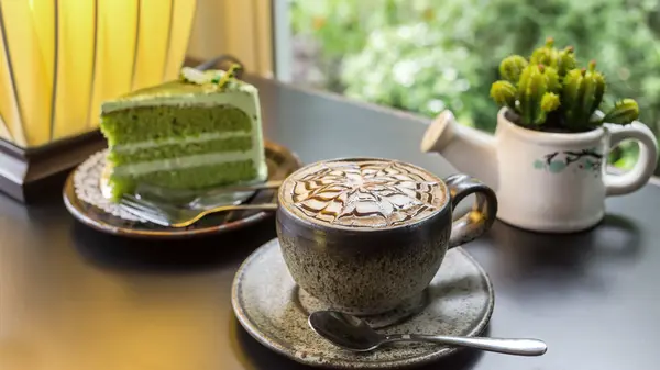 Café e bolo de chá verde — Fotografia de Stock