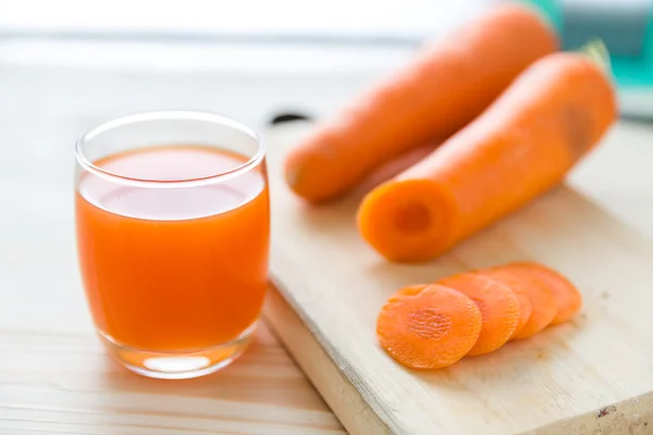 Carrot juice and slices of carrot