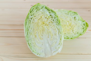 yeşil lahana iki yarısı