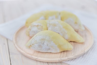 Durian plaka ve ahşap arka plan