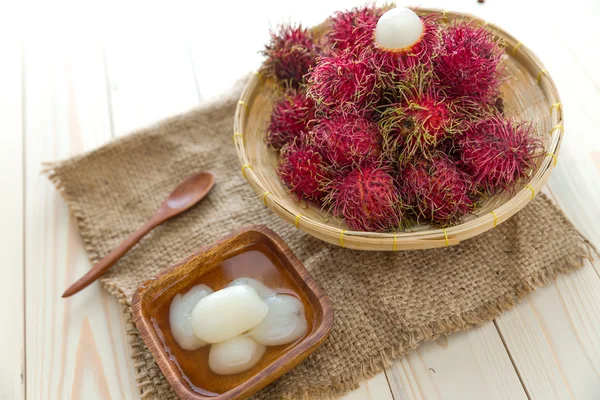 Dessert rambutan in syrup — Stock Photo, Image