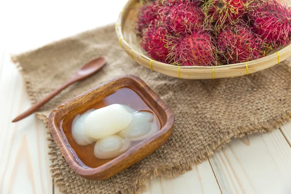 Dessert rambutan in syrup — Stock Photo, Image