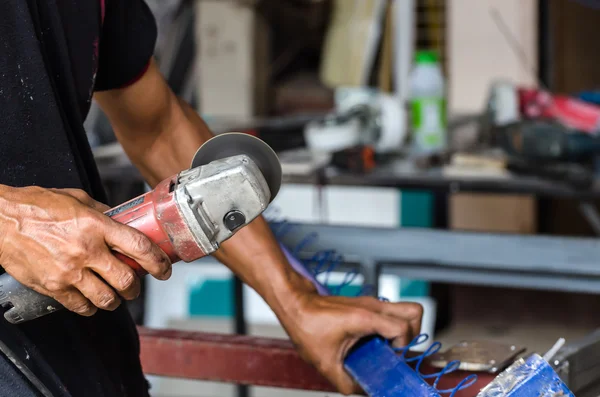 Stalen staaf snijden door machine, — Stockfoto