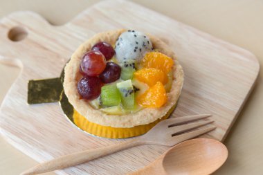 taze ev yapımı meyve tart