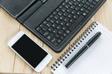 Ofis Masası Not Defteri ile,