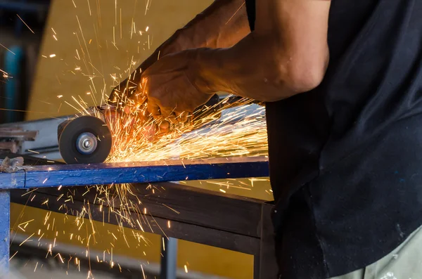 Worker cutting steel rod — Stock Photo, Image