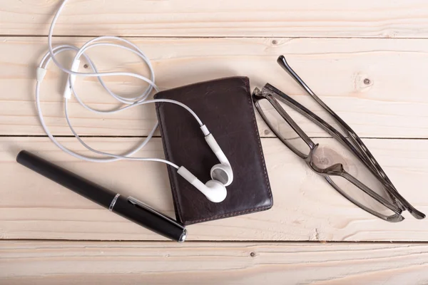 Brown wallet, spectacles, — Stock Photo, Image