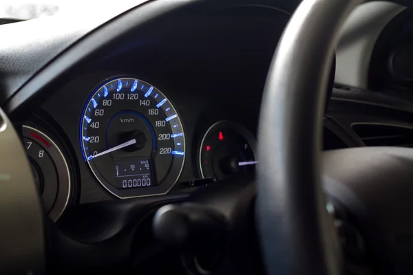 Panel de control de velocidad del coche, con pantalla led — Foto de Stock