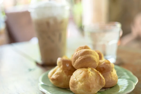 Fresh Mini Cream Puffs — Stock Photo, Image