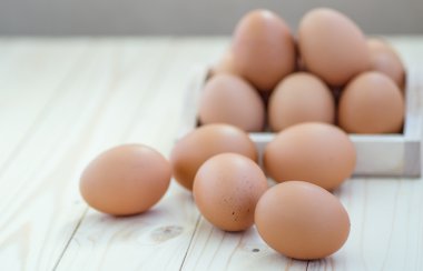 Çiğ yumurta, seçici odak