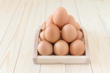 Yumurta, tavuk yumurtası ahşap kutusunda
