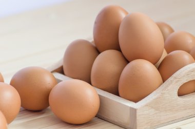 Yumurta, tavuk yumurtası ahşap kutusunda