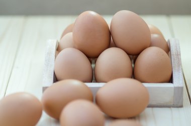 Yumurta, tavuk yumurtası ahşap kutusunda