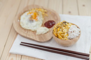 Odaya Servis Kahvaltı Seti: pirinç pişmiş yumurta