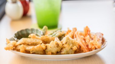 derin kızarmış karışımı sebze