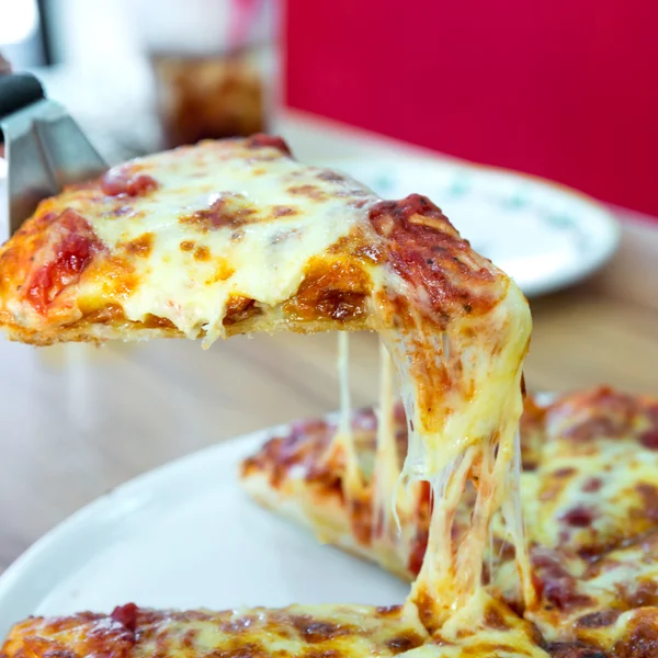 Sebze ile lezzetli ev yapımı pizza
