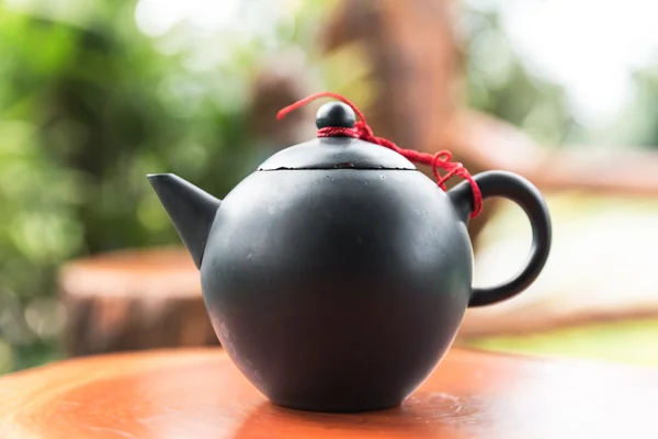 Ceramic teapot for brewing tea