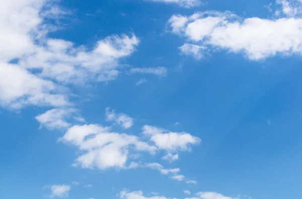 Bulutlu Gökyüzü Mavi Mavi Gökyüzünde Bulut — Stok fotoğraf