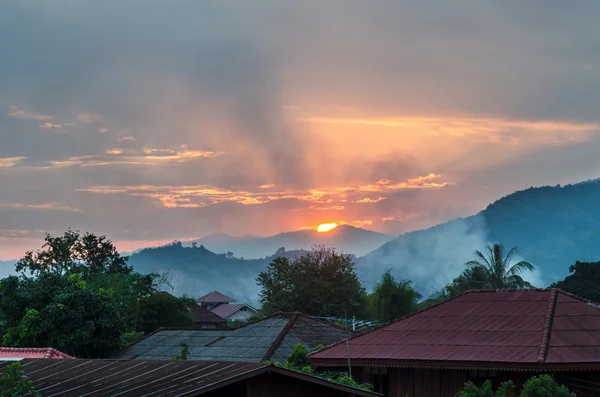 Telhados Casa Pôr Sol Paisagem Com Vista Para Casa Pôr — Fotografia de Stock