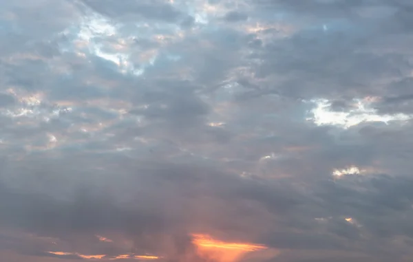 Dramatik Turuncu Gri Mor Gökyüzü Arka Plan Için Gün Batımında — Stok fotoğraf