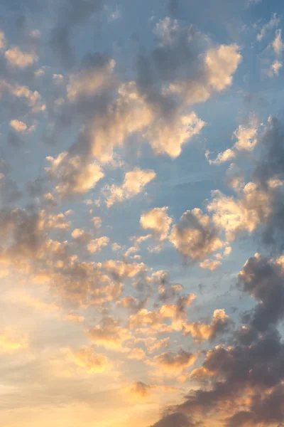 Céu colorido em tempo crepúsculo fundo — Fotografia de Stock