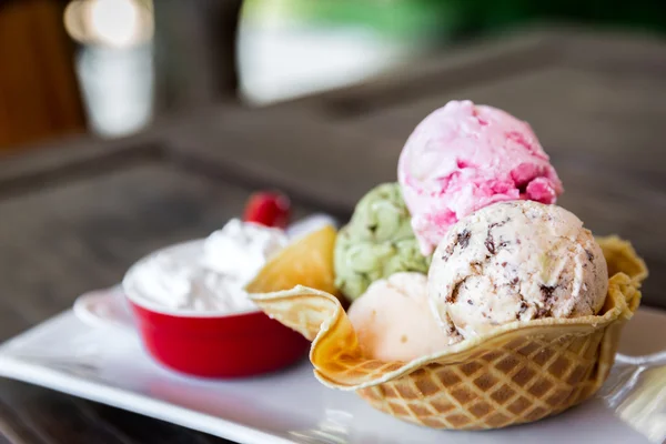硅片碗冰淇淋勺 — 图库照片