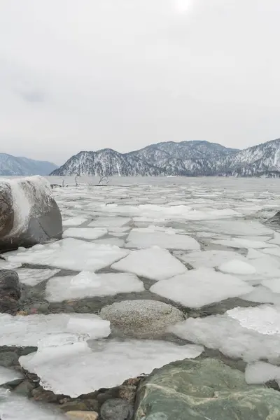 Kışın Teletskoye Gölü Nde Çözüldü Rusya Altai Krai — Stok fotoğraf